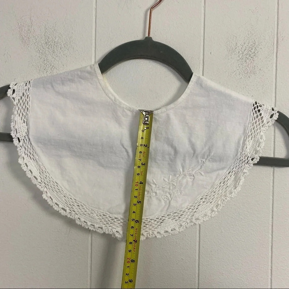 Vintage Off White Annie Cotton Crochet Edge Fabric Button Back Lace Collar - Picture 2 of 15